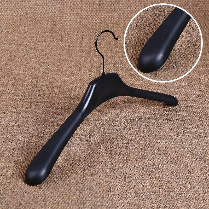 móc nhựa treo quần áo nam vai to, dài 42cm, đầu móc xoay được 360°, chuyên dùng cho shop thời trang, gia đình,...