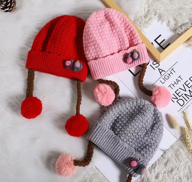 Topi kupluk bayi pompom nanas kepang 1