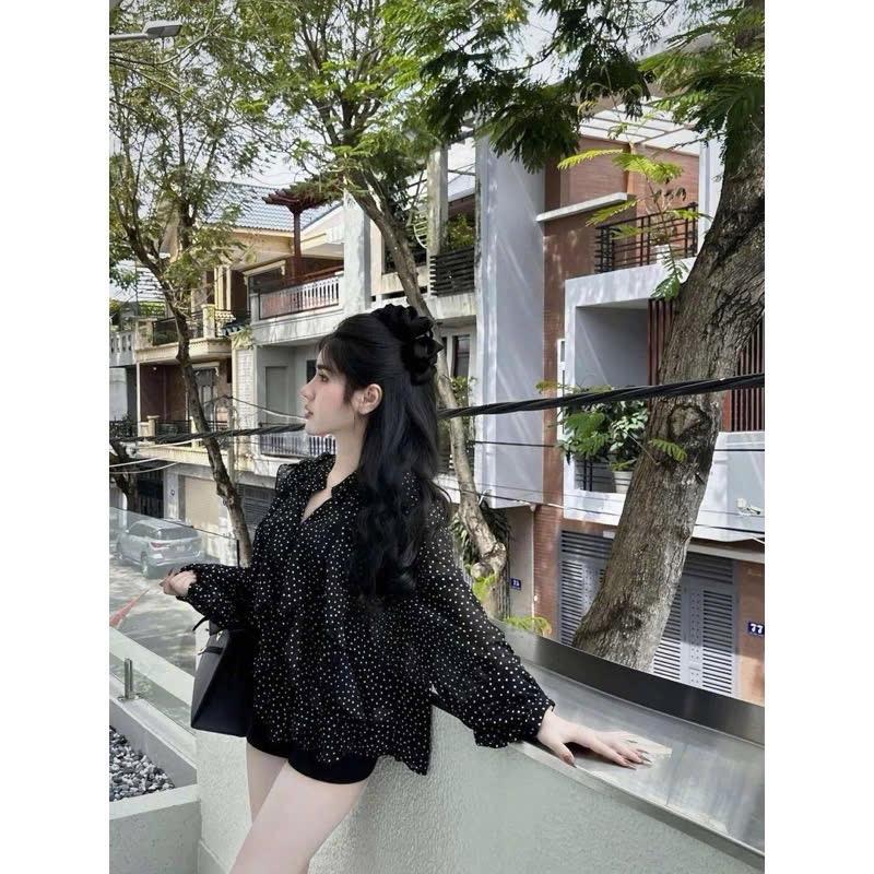 Áo sơmi đen bèo  chấm bi.