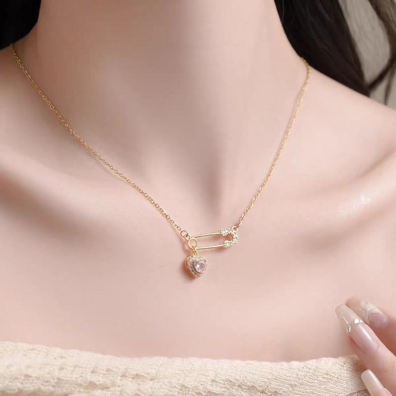 Safety Pin Necklace with Heart Charm Pink Crystal Hearts Pendant Paperclip Necklace for Woman Hollow Pin Heart Chains Choker 3