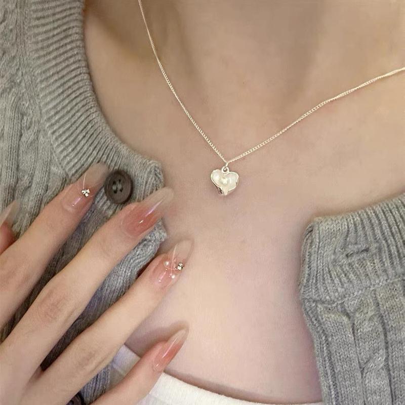 Product Introduction of Pearl Necklace for Women, Niche Light Luxury Design, High-end Fashionable Temperament, Clavicle Chain, Choker, Sweater Chain, Bead Chain 4