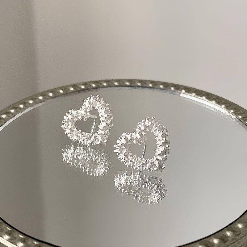 Product Introduction of Hollow Love Earrings Female Summer Light Luxury Small Sense of Temperament Earrings Daily Simple 13