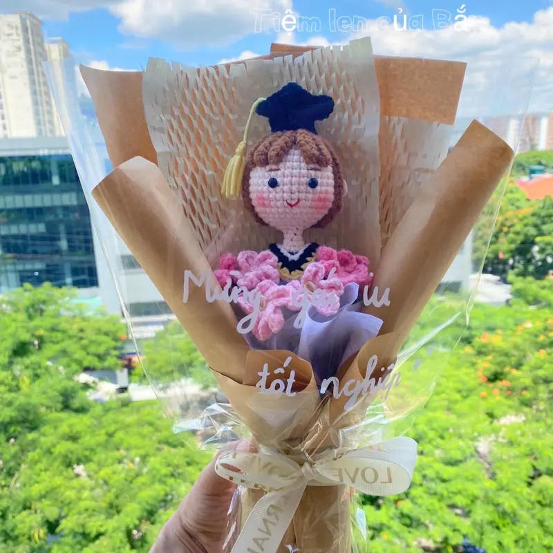 Bó hoa tốt nghiệp bằng len handmade, hoa cử nhân 4