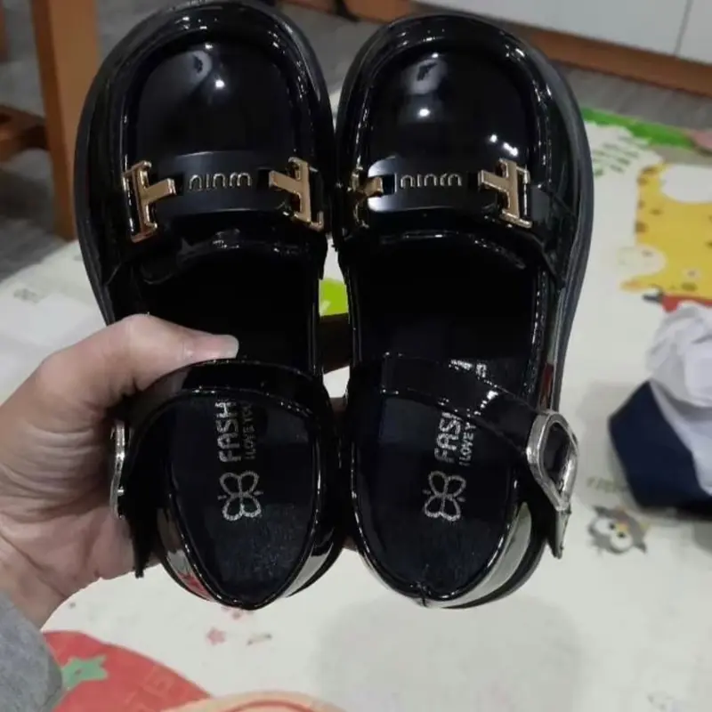 Giày Búp Bê Khoá MM(Phom Chuẩn ) Da Bóng Mềm Đế Nhẹ Dành Cho Bé Gái Từ 26-37 Mũi Tròn Quai Dán Dành Cho Mọi LứA Tuổi 2 màu Đen Và Kem Da Bóng giày 12 4
