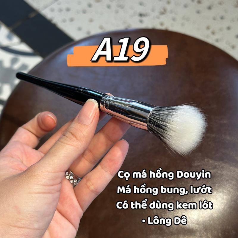 CỌ MÁ HỒNG DOUYIN Lông Thú Siêu Mềm Và Tán Má Hồng Rất Mịn Đầu Lông Trắng A19