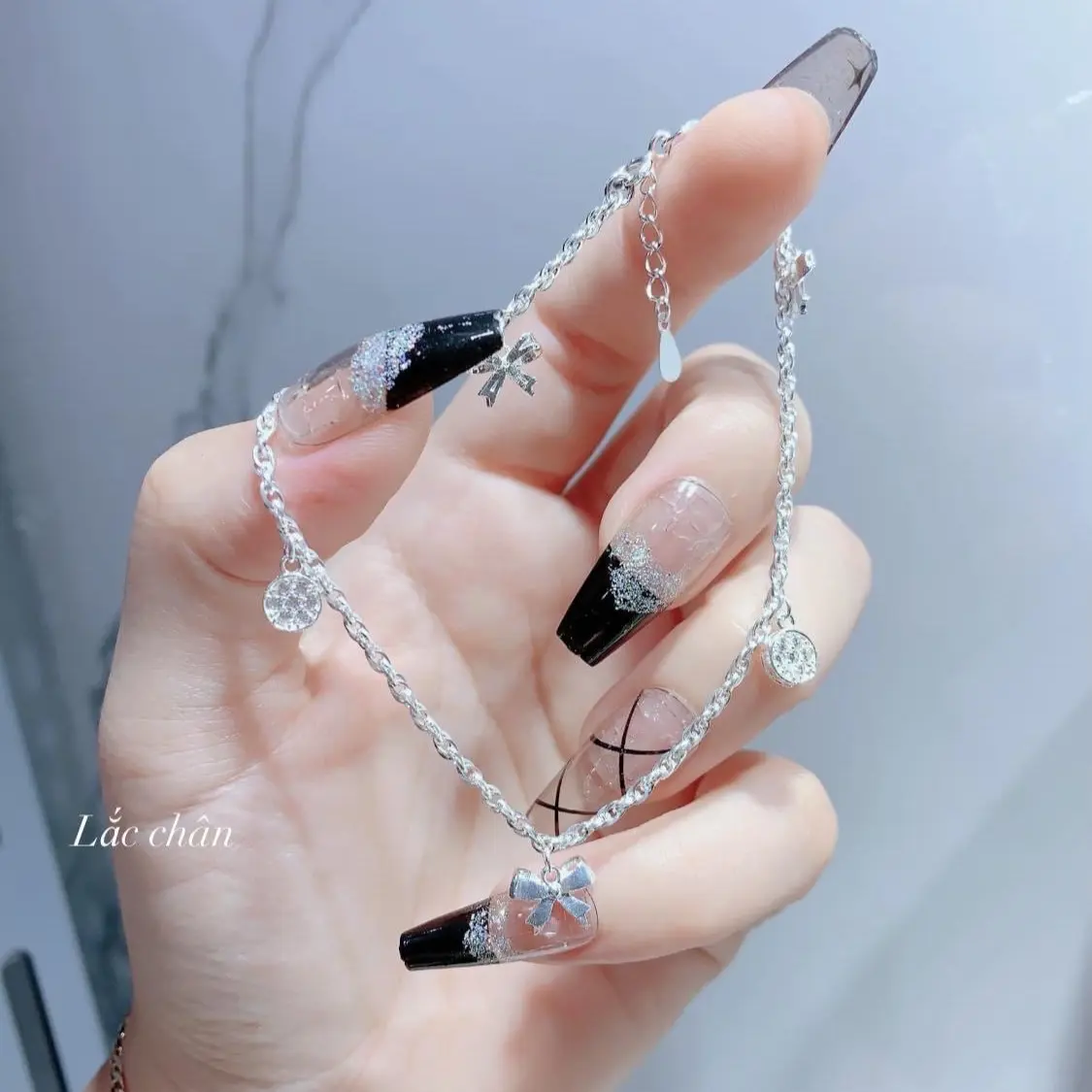 Lắc chân hình chiếc nơ xinh xắn