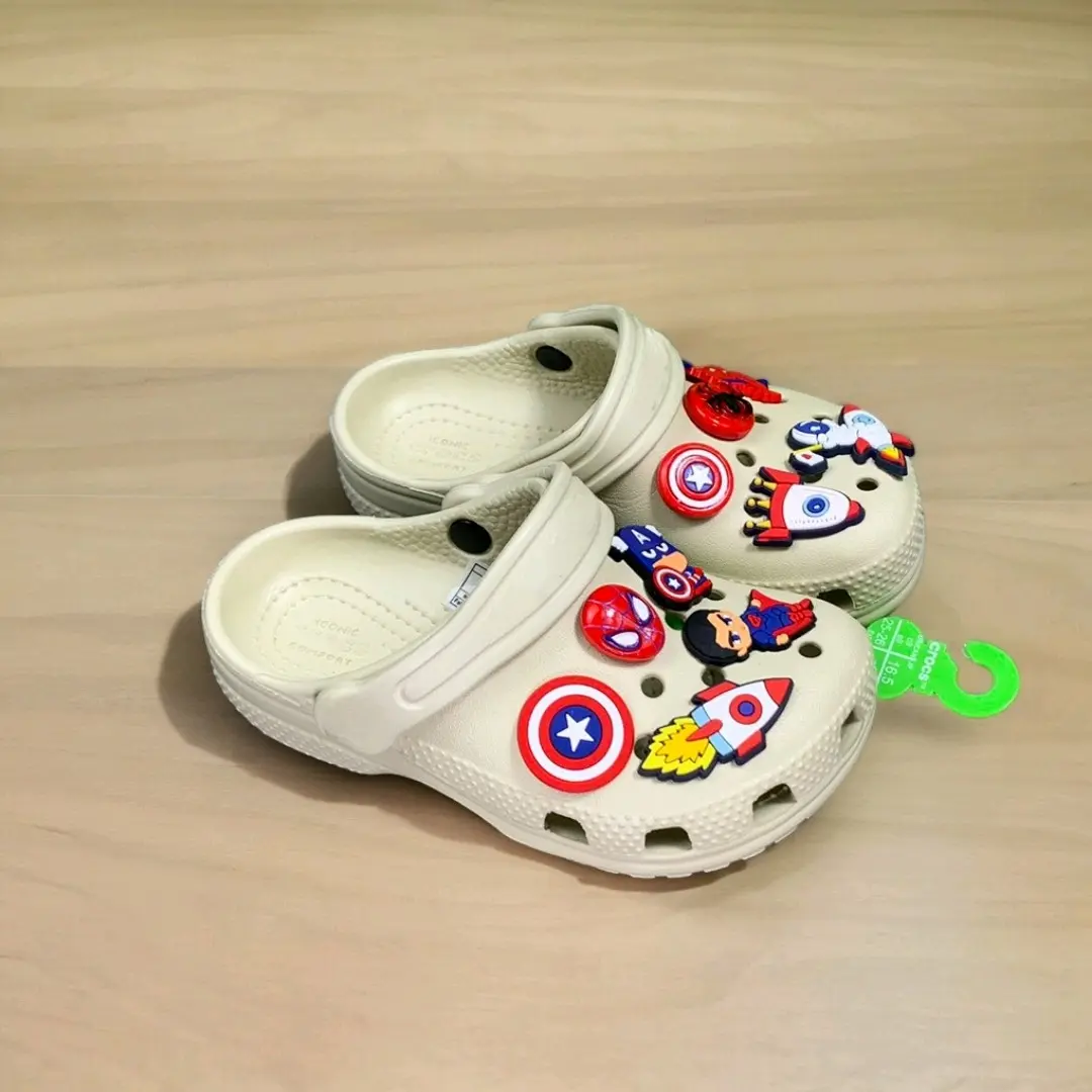 Dép sục BAND CLASSIC CLOG KID cho bé-tặng kèm 8 sticker siêu đẹp