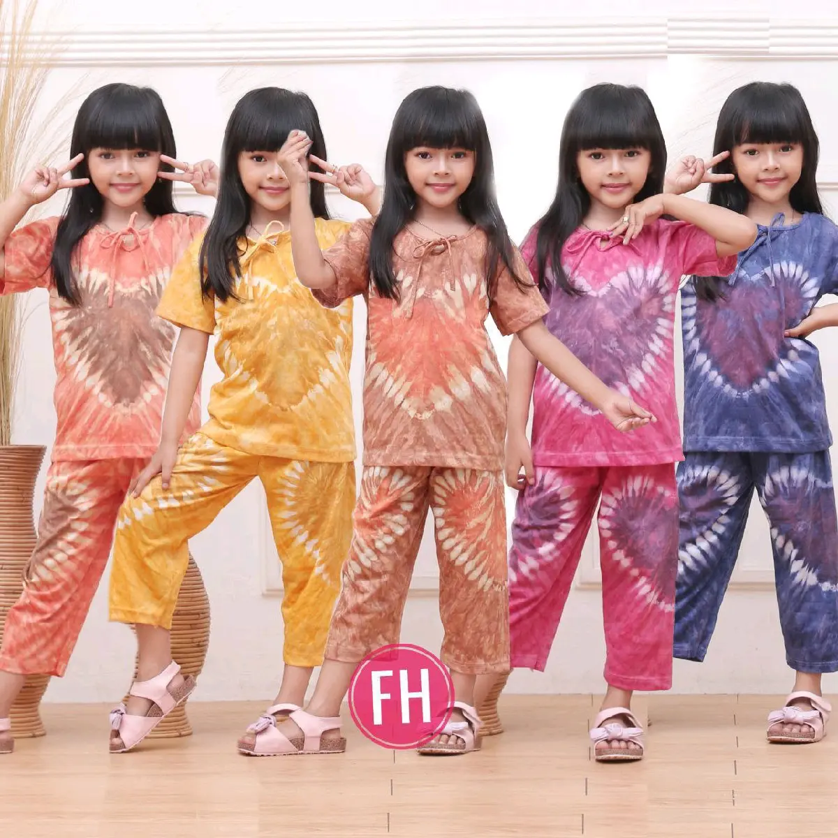 SETELAN CP KAOS ANAK MOTIF ABSTRAK LOVE