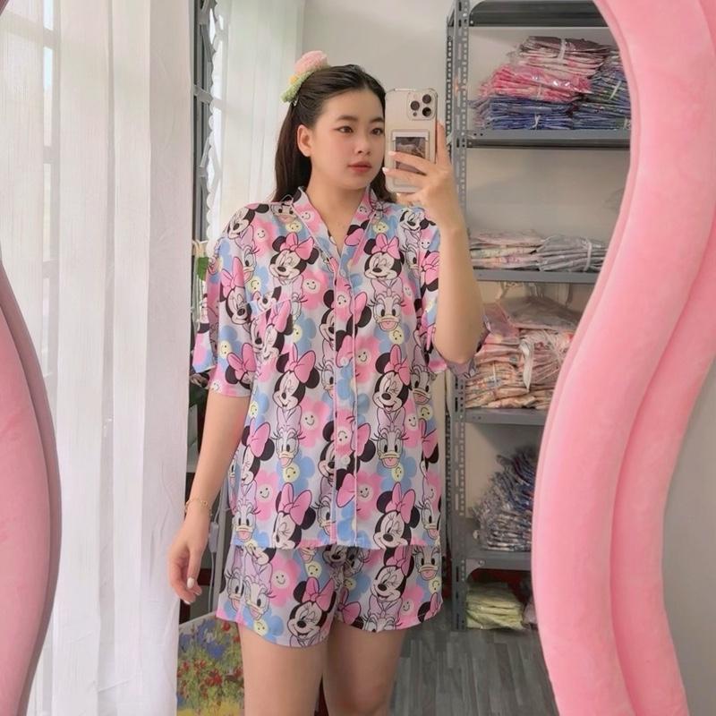 [Size dưới 75kg] Bộ quần áo ngủ lụa latin, cổ chữ V, dáng áo cánh dơi, quần đùi, họa tiết dễ thương 1