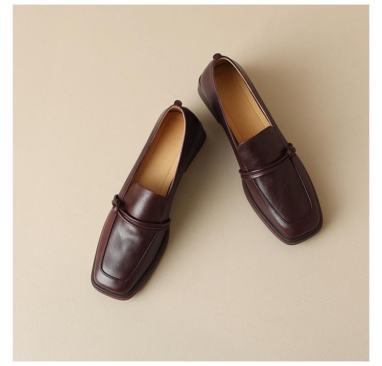Product Introduction of 2025 Summer New Fashion Square Toe Shoes For Women Retro British Style Small Leather Shoes New Mid-Heel Single Shoes 8