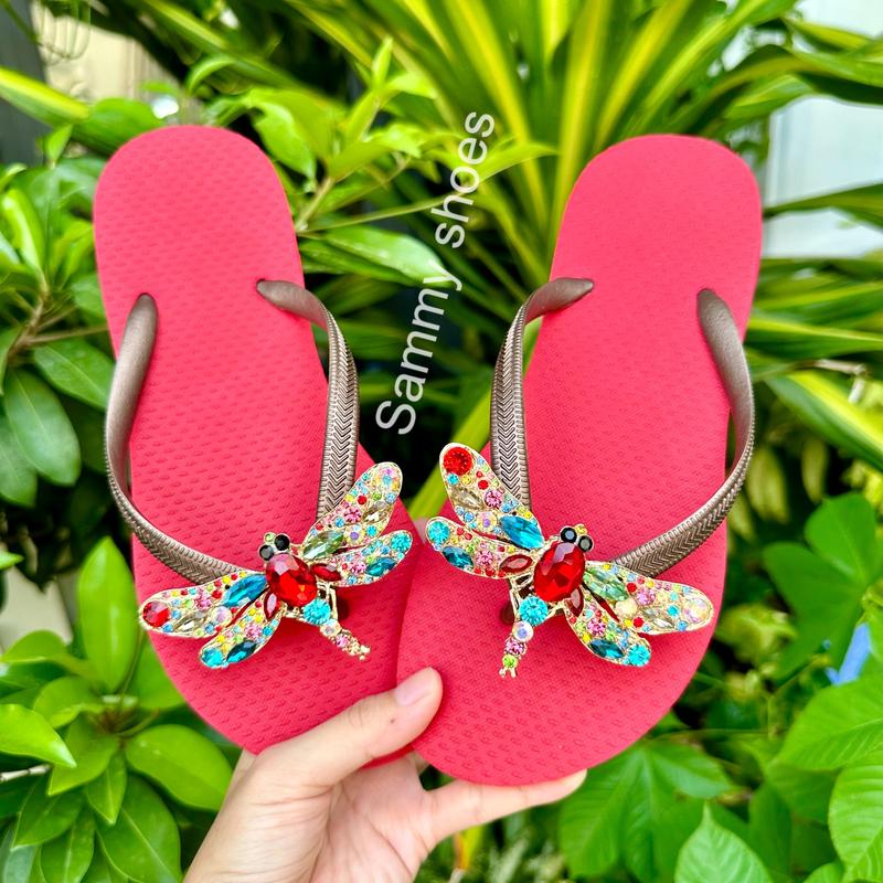 [Mũi Tròn-charm Chuồn chuồn kim loại] DÉP XỎ NGÓN NỮ GẮN CHARM CHUỒN CHUỒN NGŨ SẮC KIM LOẠI MIX 18 MÀU ĐẾ SANG TRỌNG DỄ THƯƠNG HỢP THỜI TRANG DéP Shoes GiàY