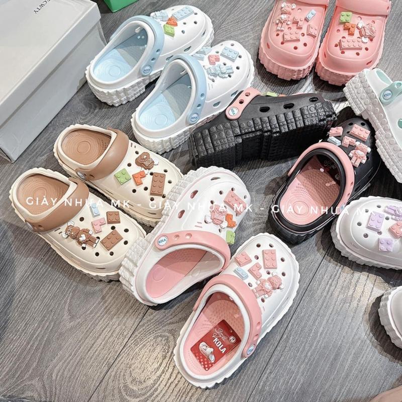 Dép sục nữ đế đúc độn 5cm gắn sticker logo cao cấp siêu nhẹ đi chơi đi biển êm chân chống nước - SL058 GiàY Shoes