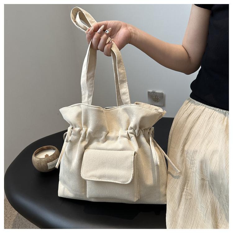 Product Introduction of New Korean Style Simple Shoulder Bag for Women with Drawstring Design, Fashionable Niche Commuter Underarm Bag, Elegant Versatile Handbag 14