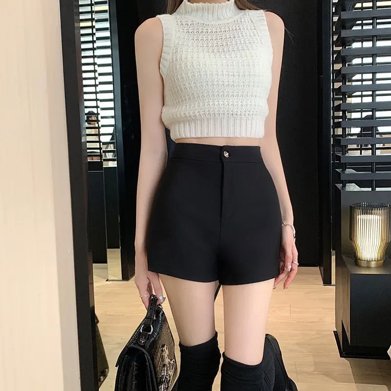 ComBo 2 Quần short nữ lưng cao dáng ôm đùi ngắn . chất vải Umi Hàn co giãn mặc tôn dáng - Được thiết kế 1 khuy trước quần Đen Trắng Women Pants 2