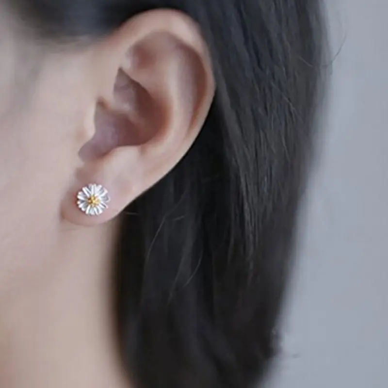 Vintage Flower Stud Earrings Korean Small Fresh Daisy Petal Girl Temperament Sweet