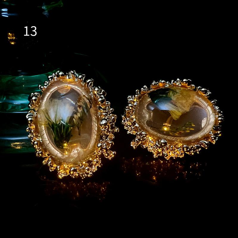 Product Introduction of 3 Pairs of French Ancient Amber Dried Flower Hot-Sale Earrings Combination Link Original Niche Gold Plated S925 High-Grade Earrings 17