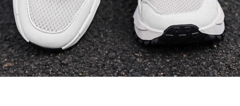 Product Introduction of Men's Shoes New Breathable Mesh Surface Wild Running Sneaker 2025 Spring Thin Soft Bottom Non-Slip Deodorant Teenagers 4