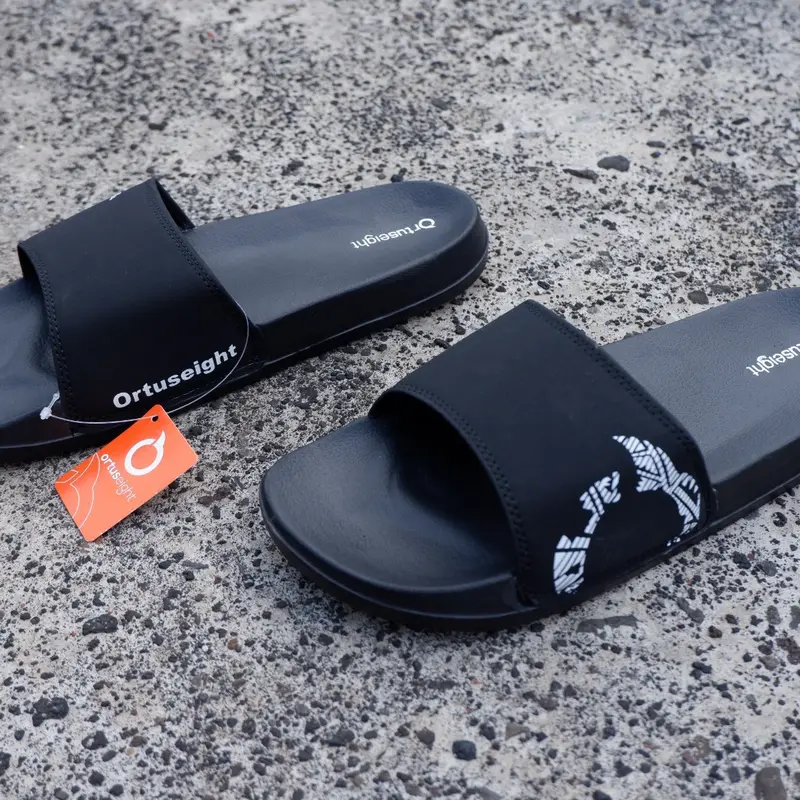 Sandal slop ortuseight putih Shoes Pria 1