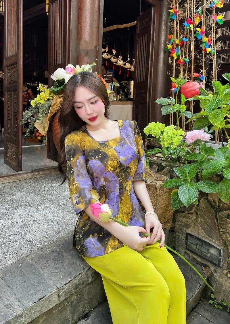 Product Introduction of SÉT ÁO KÈM QUẦN BÀ BA CỔ VUÔNG TAY LỠ HOA HỒNG CHẤT VẢI LỤA MANGO CÓ 2 SIZE LỚN VÀ NHỎ 15