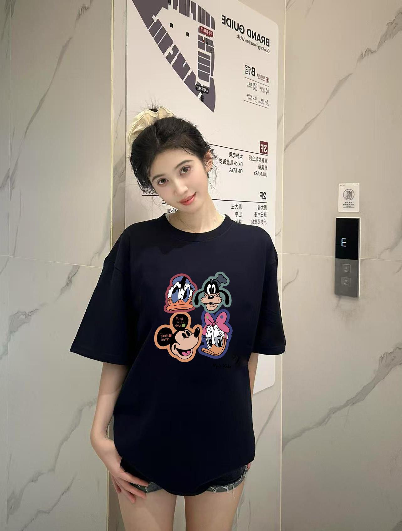 Atasan wanita sedang diskon! Kaos lengan pendek putih motif retro Korea, gaya unik, longgar, membuat tubuh terlihat langsing, sedang tren di Instagram.