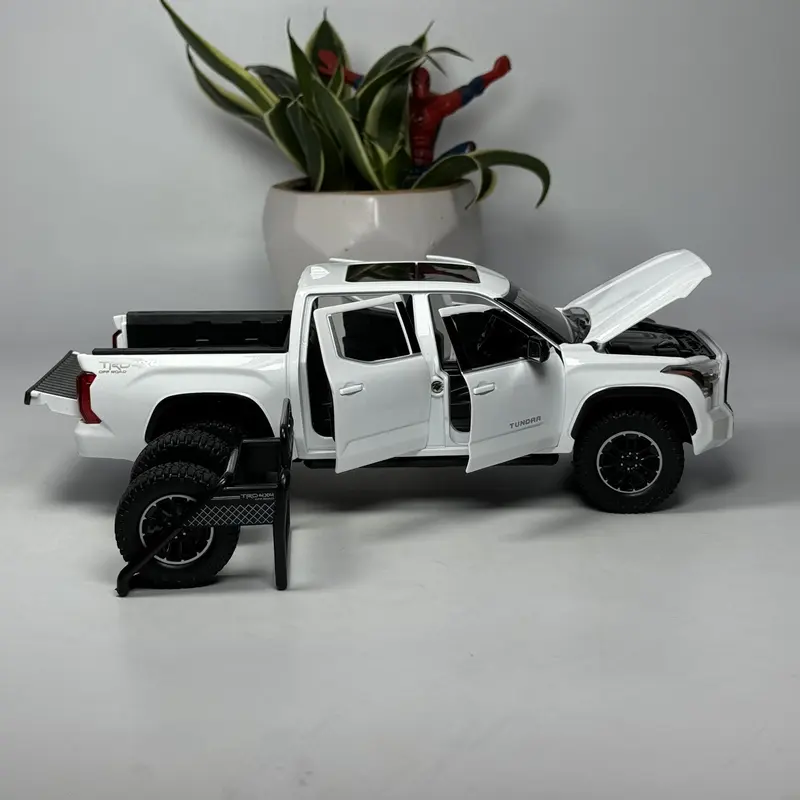 Mô hình xe bán tải Tô yo ta Tundra 4x4 tỷ lệ 1:24 bằng kim loại Tặng biển số VIP 4