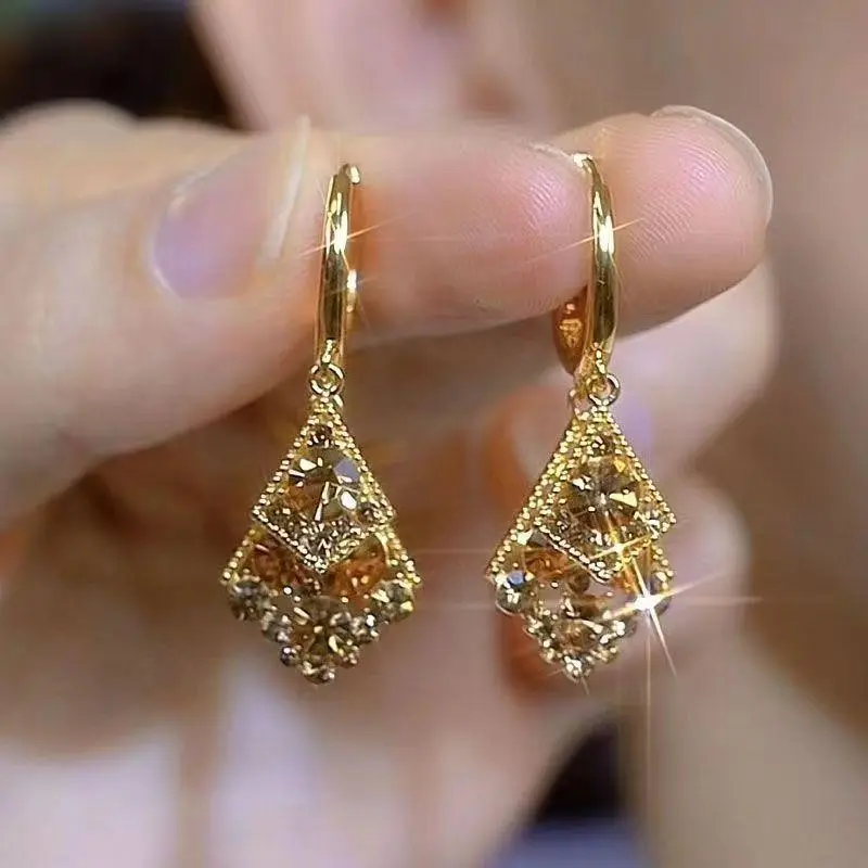 2025 New High-Grade Earrings Affordable Luxury Fashion Face Slimming Zircon Diamond Ear Clip Hot Sale