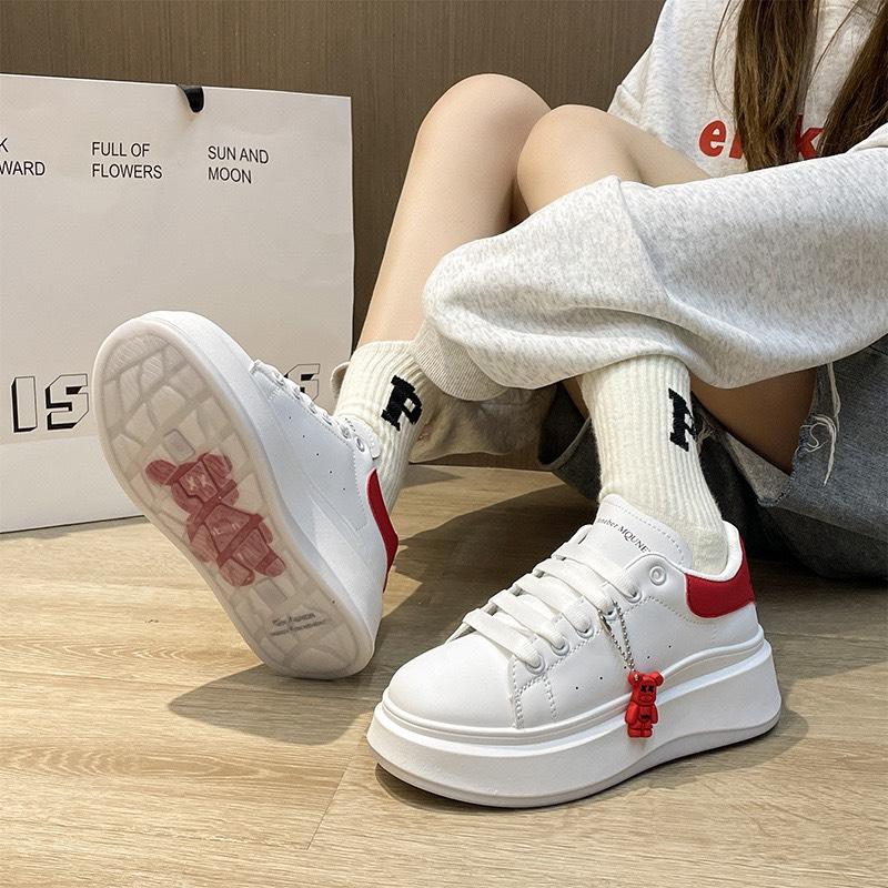 Giày thể thao nữ trắng độn đế 5cm gót màu phụ kiện Gấu siêu xinh