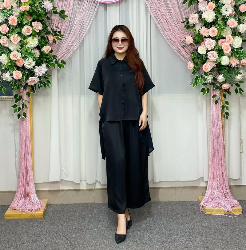 Product Introduction of Bộ Đồ Nữ Kiểu 300086 Miss Hiền Tay Ngắn Chất Liệu Lụa cao cấp thanh lịch, sang trọng!  Top Áo 23