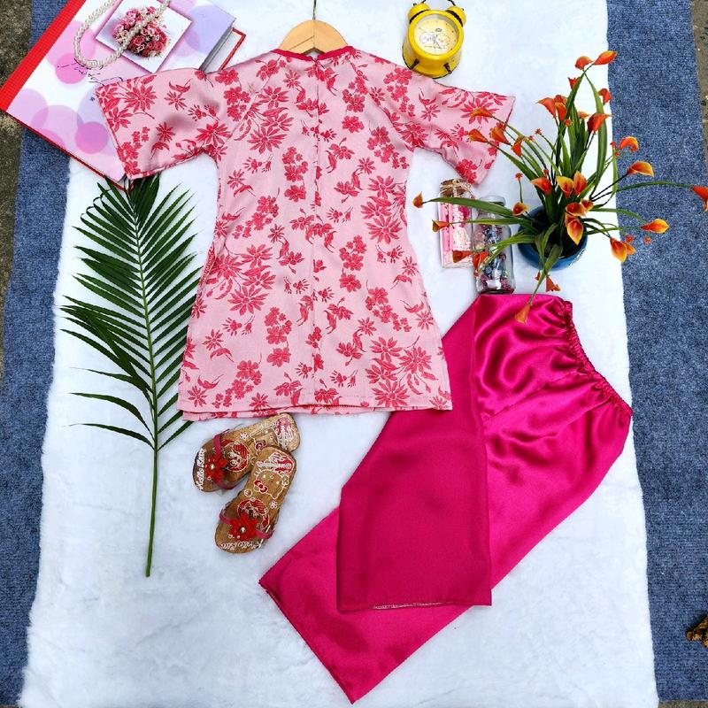 (11-33kg) Bộ Áo Dài Gấm Truyền Thống Tay Lỡ Kèm Quần Dài Phi Bóng Mềm Mượt Mát Cho Bé Gái - Kèm phụ kiện và vòng cổ chuỗi ngọc.