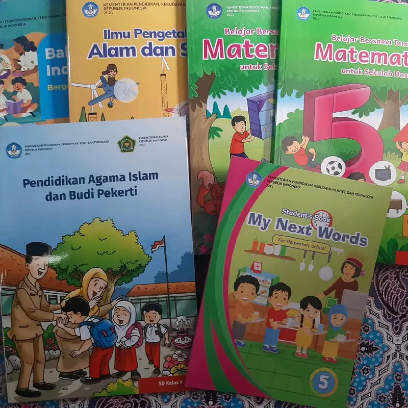 B. INGGRIS SD Kelas 5 ( KURIKULUM MERDEKAI ) SISWA Soft Cover 5