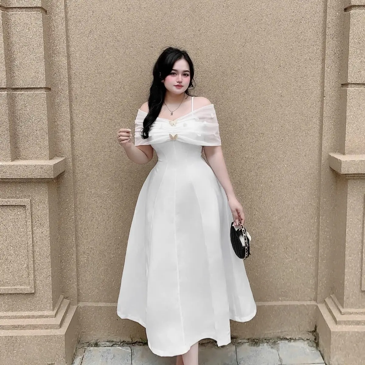 Đầm bẹt vai kèm tag bướm bigsize 60 đến 90 ký màu đen trắng chất vải taptar