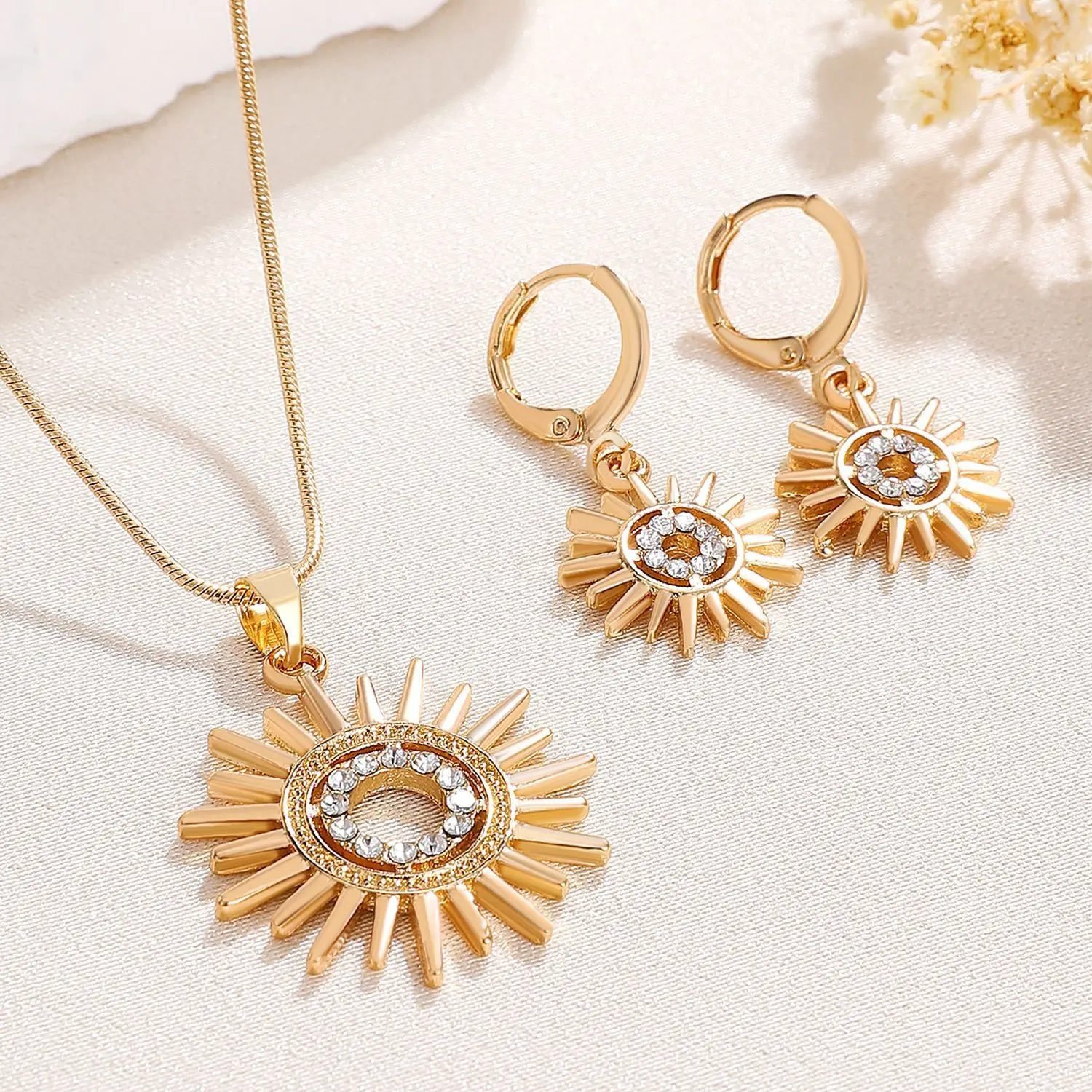 New SUNFLOWER Jewelry Suit Female Refined Rhinestone Sunflower Necklace Earrings Fashion Versatile