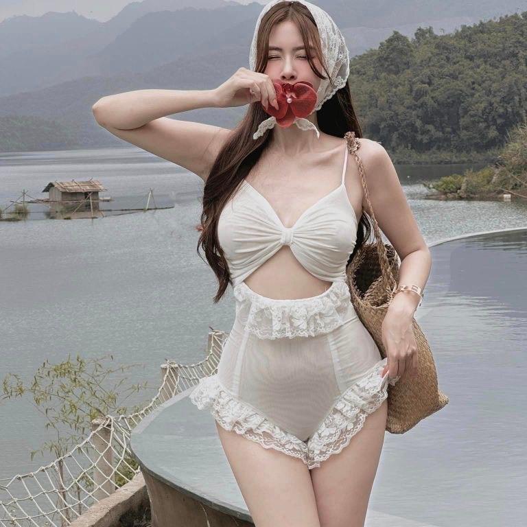 Bikini đồ bơi đi biển 1 mảnh ren bèo hai màu trắng đen xinh xắn + khăn turban xinh xắn