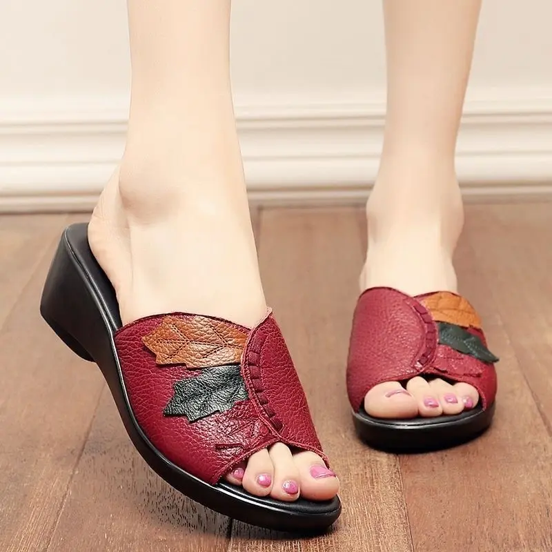 2025 High Quality Middle-Aged Mom Sandals Mid Heel Authentic Leather New Summer Slippers Women Wedge Comfortable and Non-Slip Casual Outdoor Hot Sale