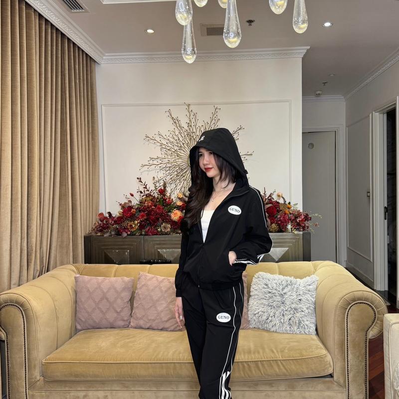 24DBNU20/NA170-Bộ quần áo gió NỮ NAM GUNO có mũ dây rút sọc bản to 1/2 BGWG29/MG29 SP5 - GUNO MATE G N Top