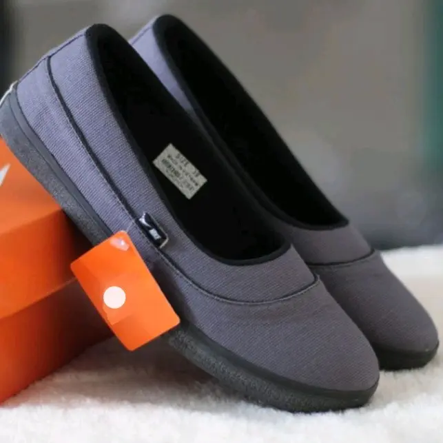 Sepatu Wanita Slip On Sepatu Kerja/Kuliah/Santai Hak Datar (1 cm atau kurang)