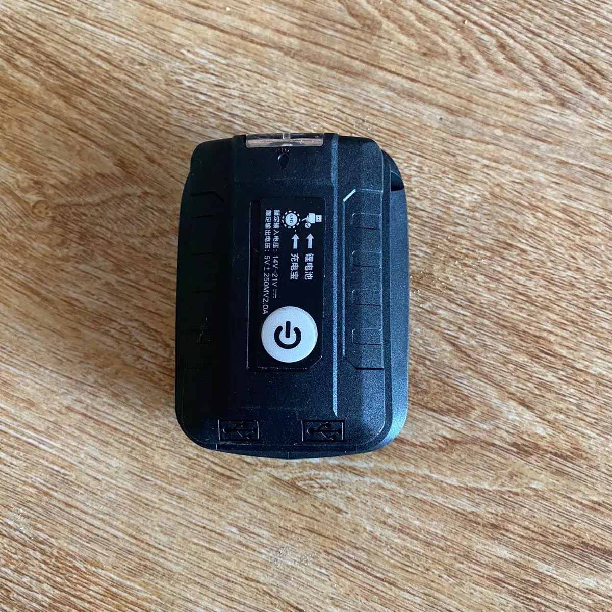 Bộ chuyển đổi pin makita sang cổng usb 5 v có đèn nét