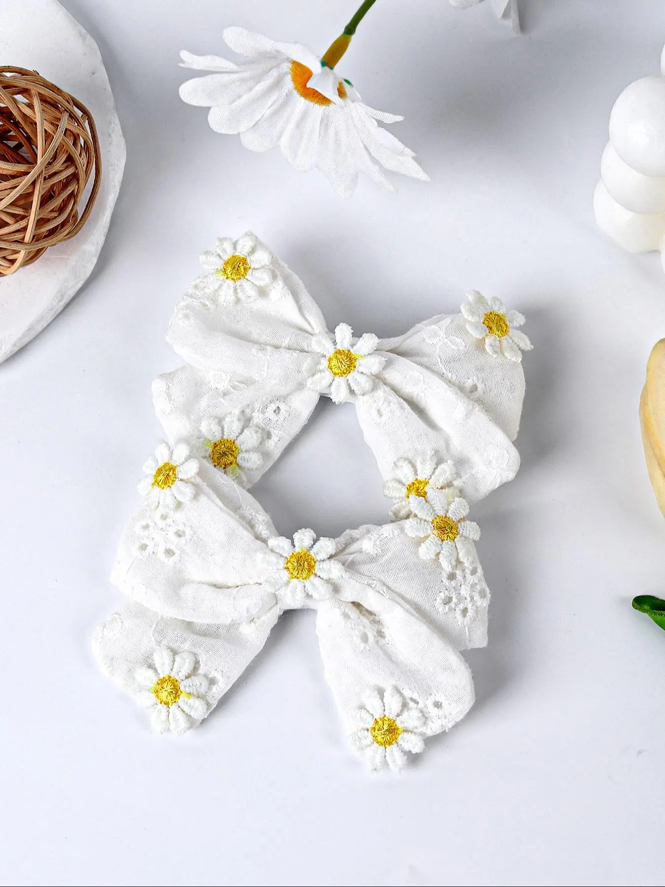 Cute Daisy Flower & Bow Decor Hair Clip Set, Fashionable Hair Accessories for Girls, Minimalist Headwear Barrettes Suitable for Thick Hair Hairstyles Ideas
