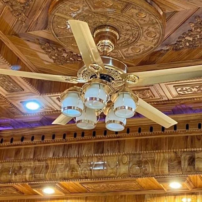 Quạt Trần Vàng 5 Cánh 5 Chao Đèn, Có Điều Khiển Từ Xa Nhiều Tốc Độ Gió Sử Dụng Phòng Khách, Ngủ, Bếp, Nhà Hàng... kèm bóng đèn LED