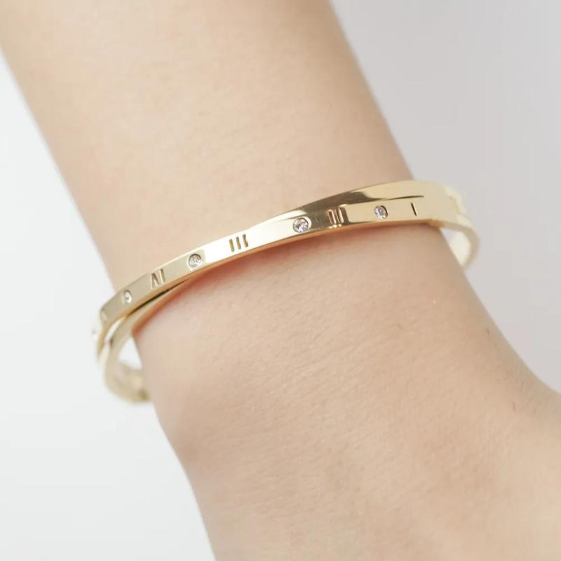 Product Introduction of Yuki's Fashion Roman Numerals Design Bangles Bracelets Cross Crystal Stainless Steel Bracelet For Women Men Luxury Jewelry Gifts 6