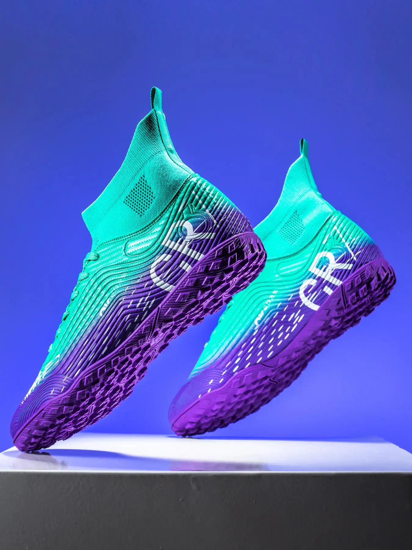 Men's High Top Football Shoes, Breathable Comfortable Sports Shoes, Professional Football Boots, Anti-slip Sports Shoes for Outdoor & Indoor Competitions