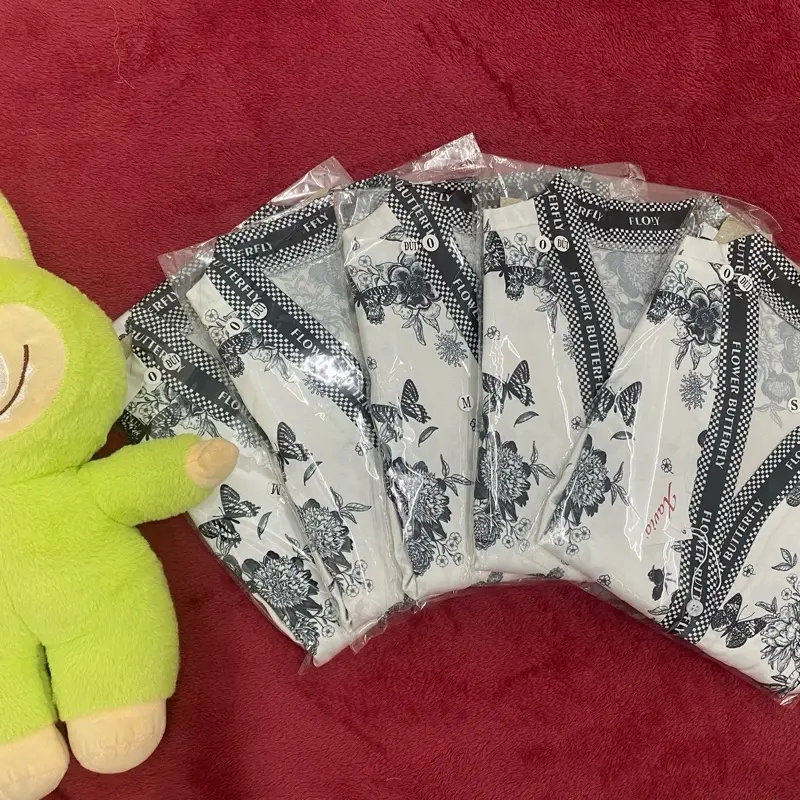 Pijama cổ chữ Y hoạ tiết bướm đen túi giả lụa latin mềm mại 1