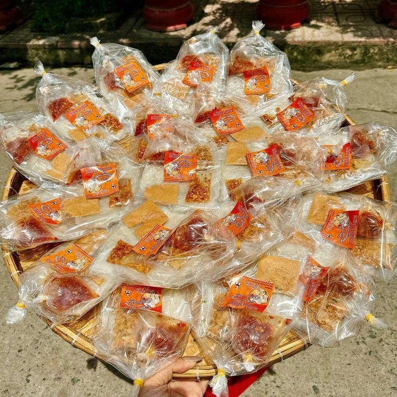 50 bịch bánh tráng phơi sương muối nhuyễn dầu tỏi ớt rim