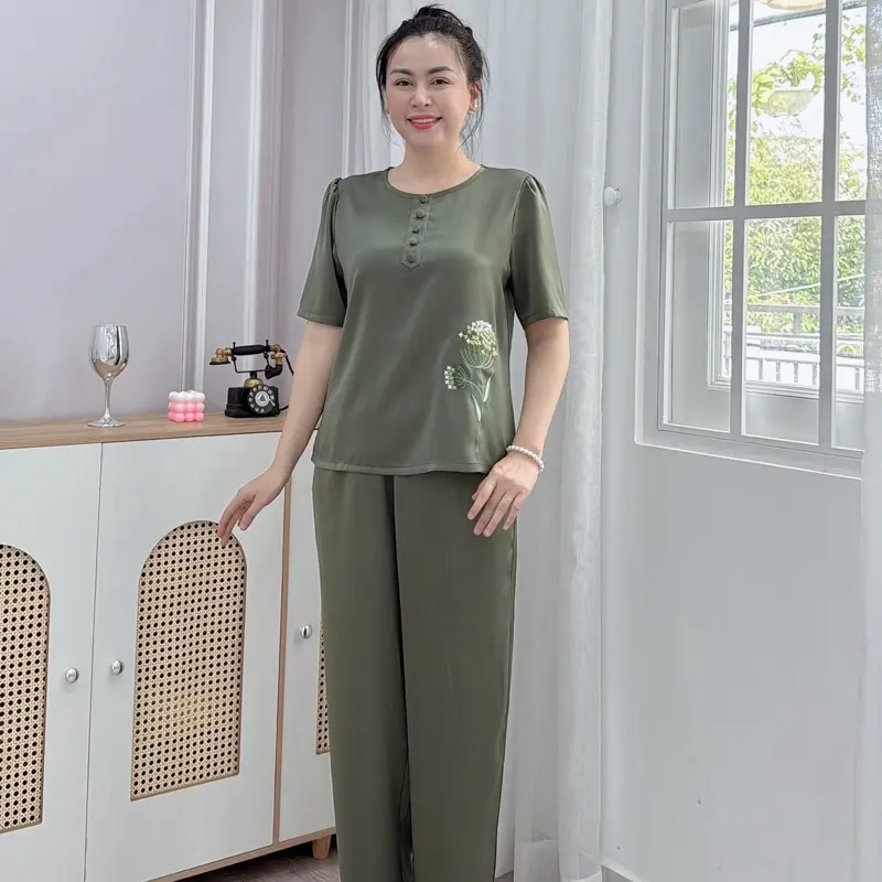 Y20 Bộ Đồ  Trung Niên Lụa Ngọc Trai Cao Cấp Hoạ Tiết Thêu Chất  Mềm Nhẹ, Mượt Sang, Màu Sắc Tôn Da, Đủ Size 45-80kg Thun 1