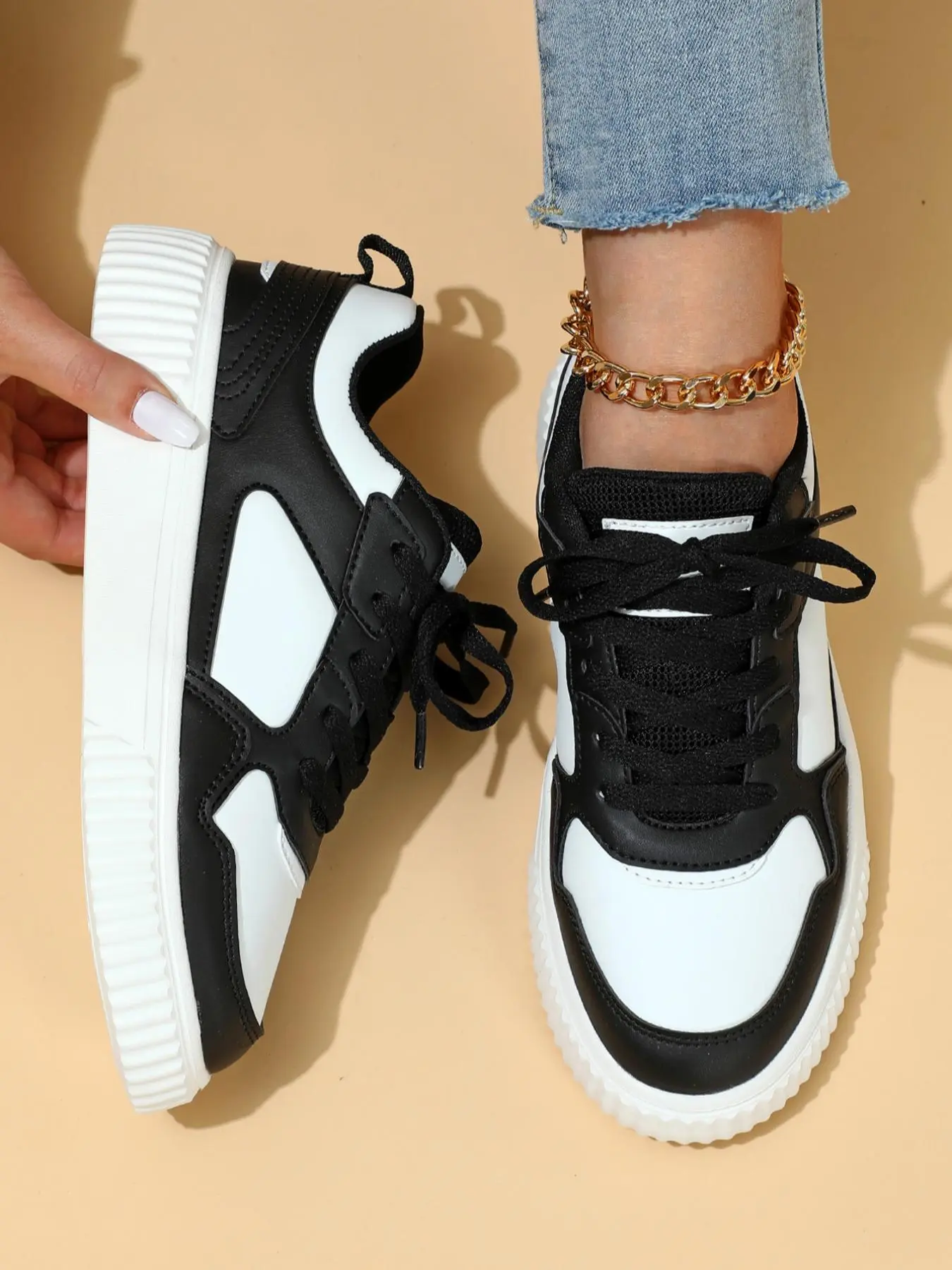Fashionable Colorblock Lace Up Low Top Designer Sneakers, Casual Comfortable Breathable Skate Shoes, Female All-match Round Toe Shoes for Daily Wear