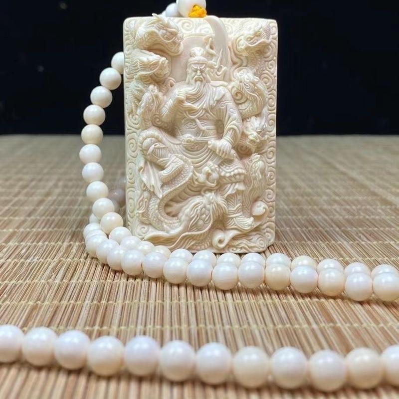 Mặt dây chuyền quan công cửa long bằng hạt cây ngà voi 1