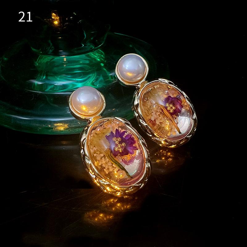 Product Introduction of 3 Pairs of French Ancient Amber Dried Flower Hot-Sale Earrings Combination Link Original Niche Gold Plated S925 High-Grade Earrings 25