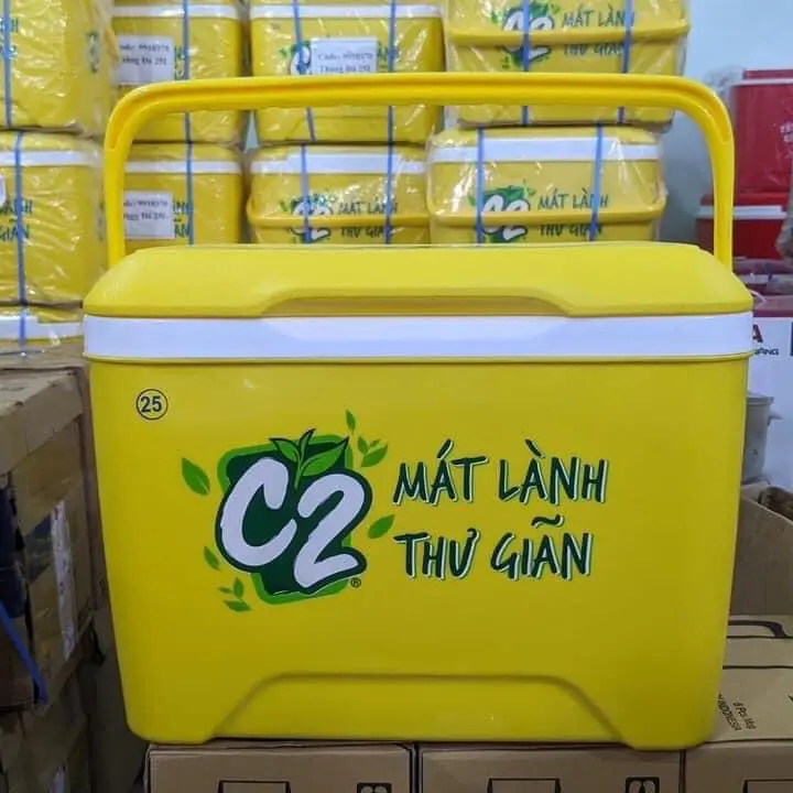 Thùng đá C2 dung tích  25L  Có Vòi Xả, Kiểu Dáng Đẹp, Giữ Đá Lâu Kích thước ( Dài x Rộng x Cao): 0 x 33.7 x 33.7 cm. Cấu tạo : thân thùng, lớp cách nhiệt, tay cầm, vòi xả bên hông. Nguyên : nhựa PP chính phẩm ( bền, đẹp, không chứa BPA). Lớp cách nhi