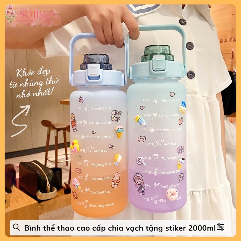 (SOIBE) Bình nước 2 lít tặng Sticker SOIBE SHOP dành cho người lười uống nước, bình nước cute 2L có ống hút, Bình Nước Cute Có Ống Hút, Vạch Chia Nhắc Giờ, Chất Liệu PP An Toàn Sức Khoẻ