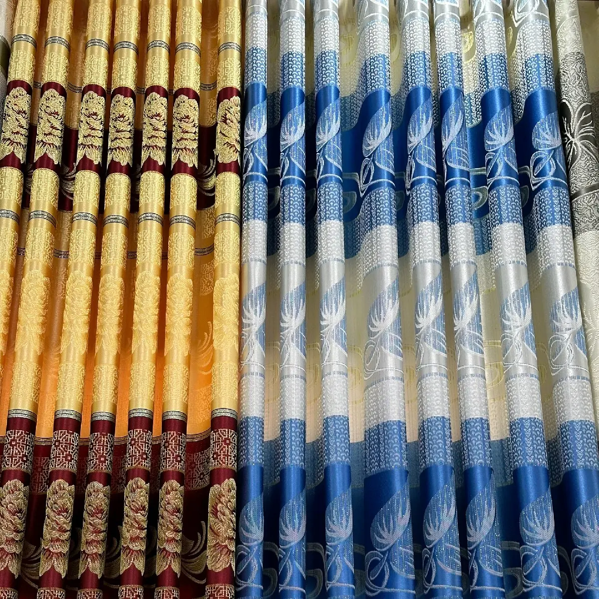 rèm hoa văn xanh biển chất gấm cản nắng